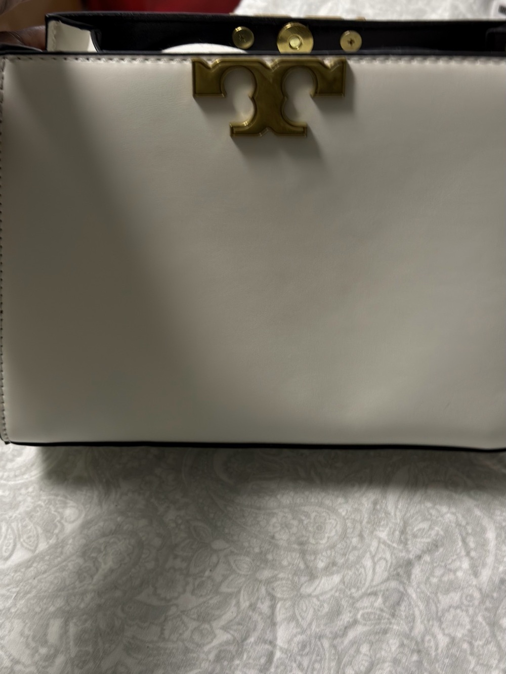 A Classy Chic Boutique White Leather Shoulder Bag with Gold Hardware